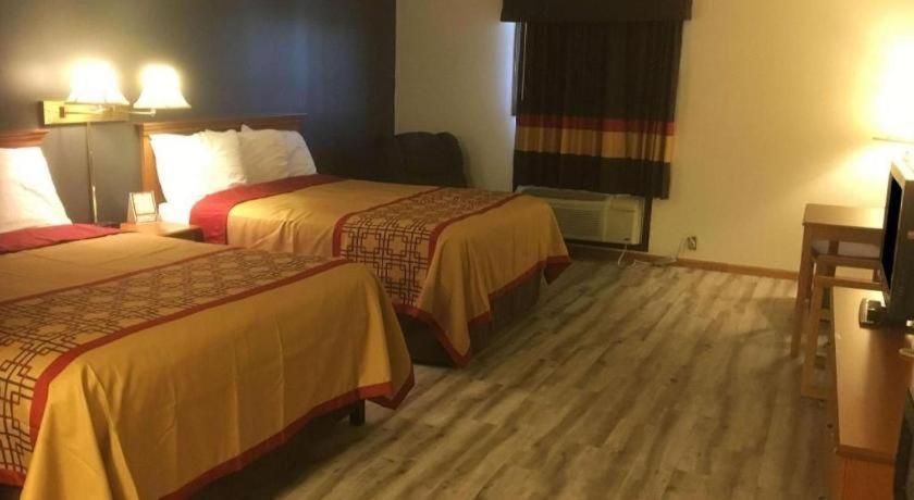 Americas Best Value Inn & Suites Thief River Falls Exterior photo