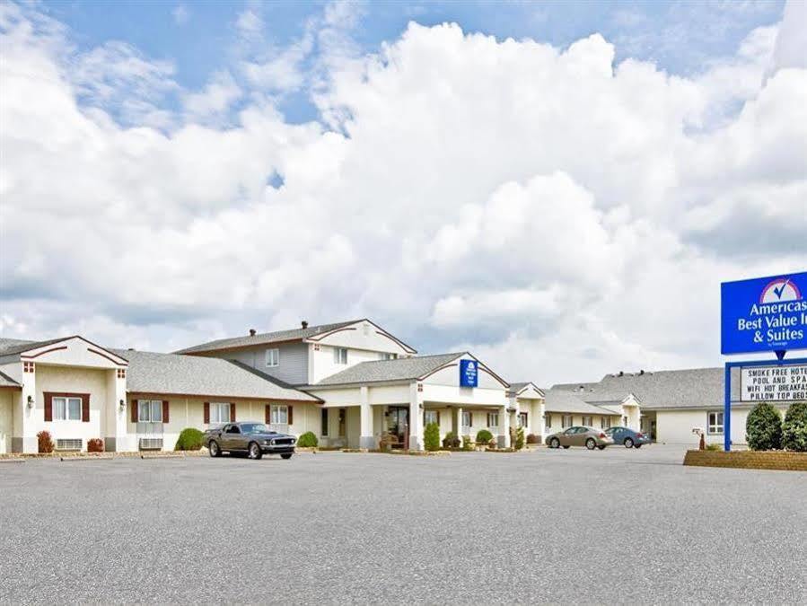 Americas Best Value Inn & Suites Thief River Falls Exterior photo