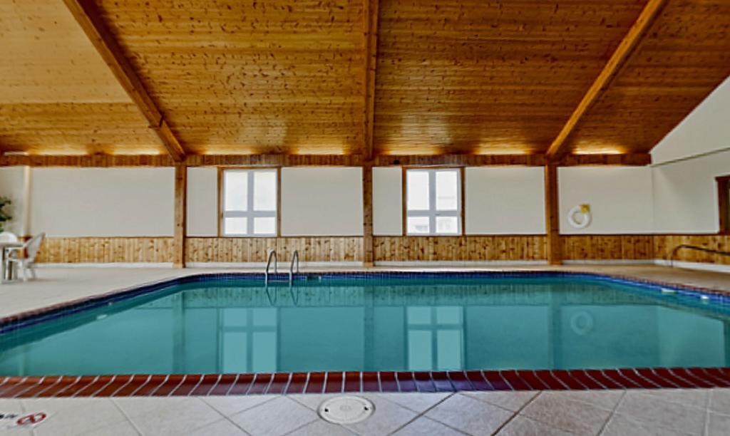 Americas Best Value Inn & Suites Thief River Falls Exterior photo