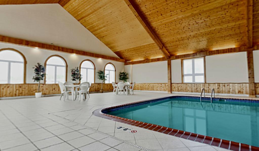 Americas Best Value Inn & Suites Thief River Falls Exterior photo